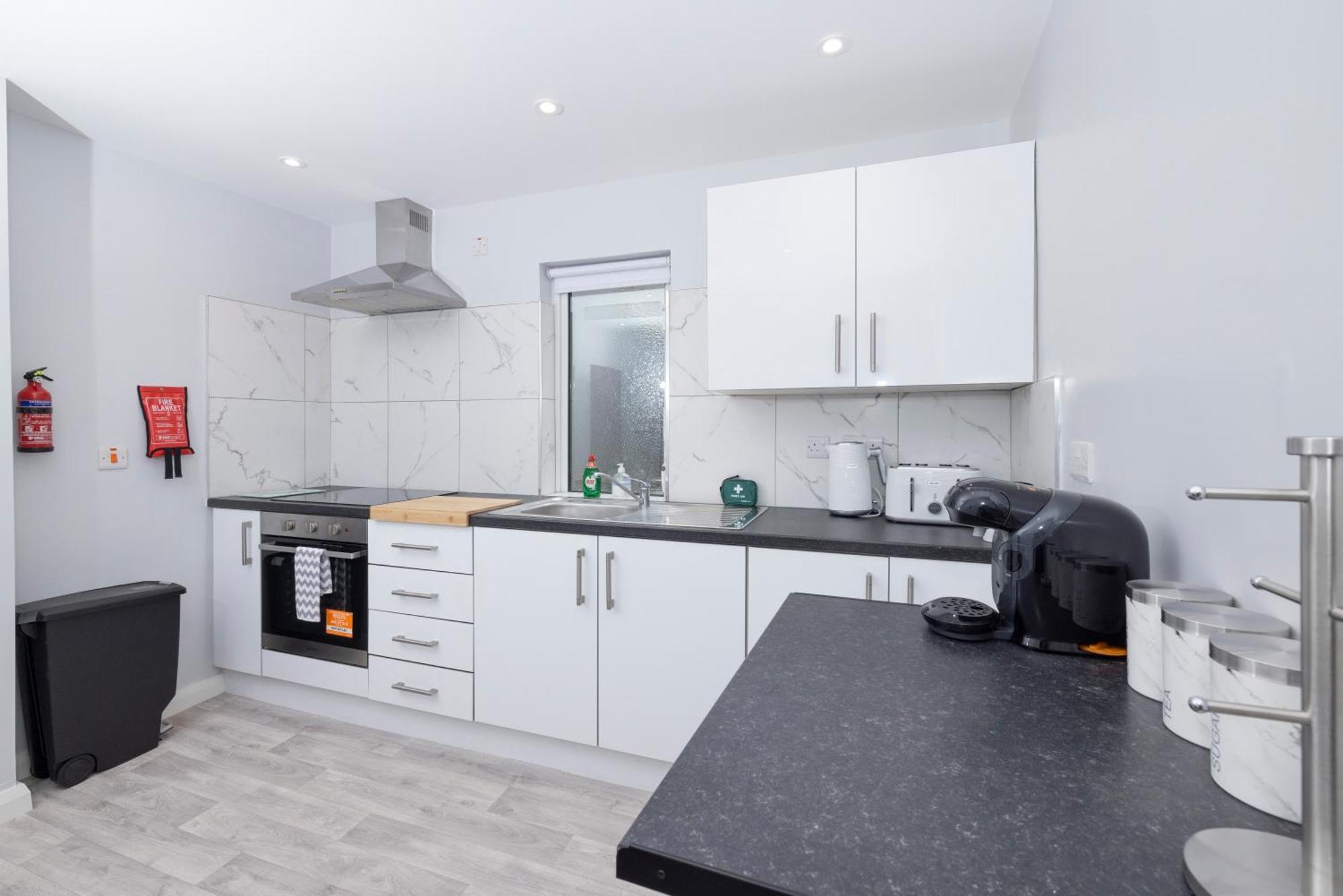 Modern 2 Bed Apartment Enniskillen Esterno foto