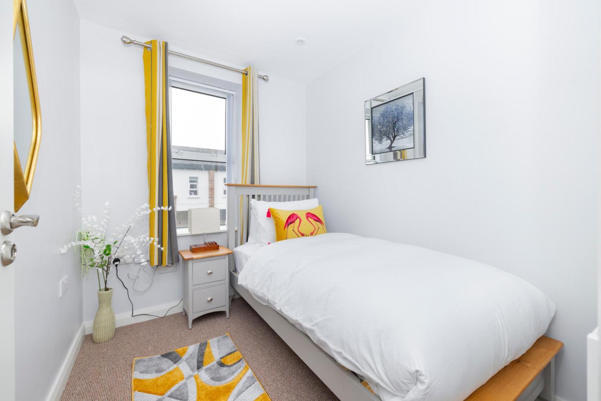 Modern 2 Bed Apartment Enniskillen Esterno foto
